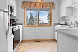 735 Lagoon Dr E - Image 2