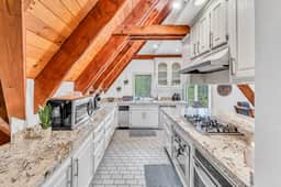 800 Woodside Dr - Image 5