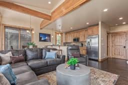 345 Lodgepole Cir - Image 3
