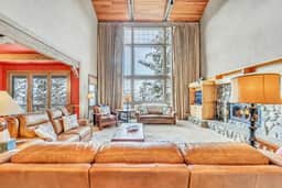 3781 Lucinda Ct - Image 2