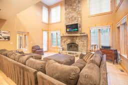 587 Tallac St - Image 2