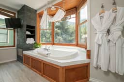 Wildwood Canyon Inn: Silver Meadows - Image 2