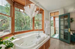 Wildwood Canyon Inn - Image 5