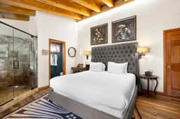 Wildwood Canyon Inn - Image 2