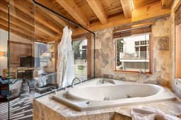 Wildwood Canyon Inn: Pine Crest - Image 2