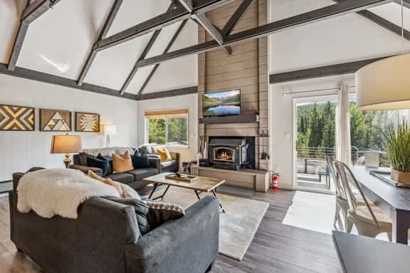157 Wagon Rd - Image 1