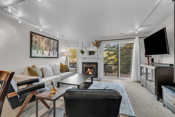 470 Woodside #4 - Image 1