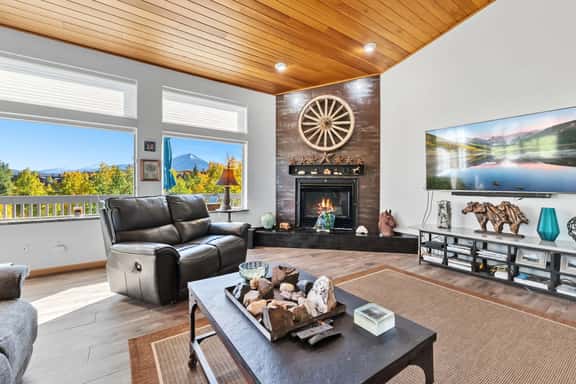 122 Kings Ct - Image 1