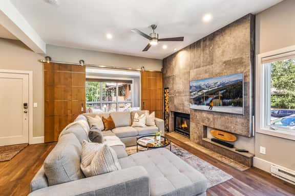 Alpine Lodge P6 #G41 - Image 1