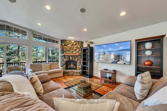 1260 Canterbury Dr - Image 1