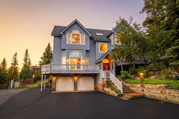 102 Lincoln Ave - Image 1