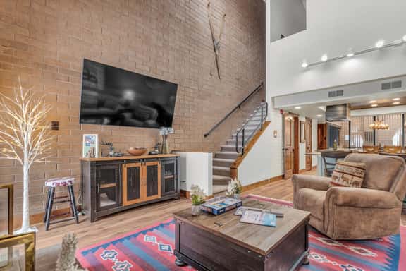 Park Ave #250 - Image 1