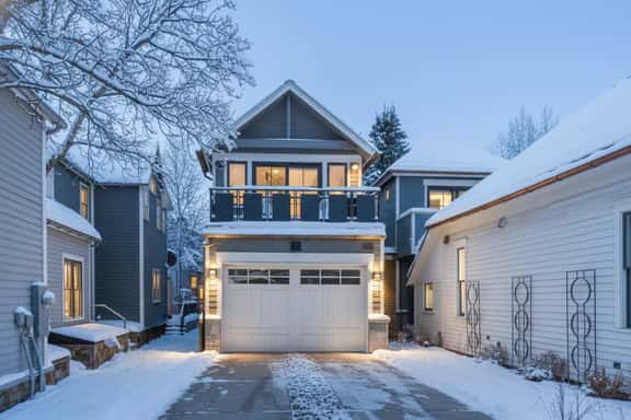 225 S Oak St #A - Image 1