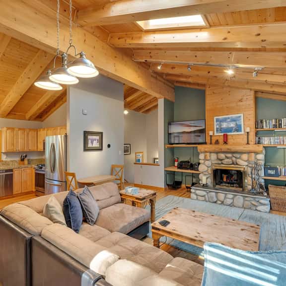 1302 Zurich Ln - Image 1
