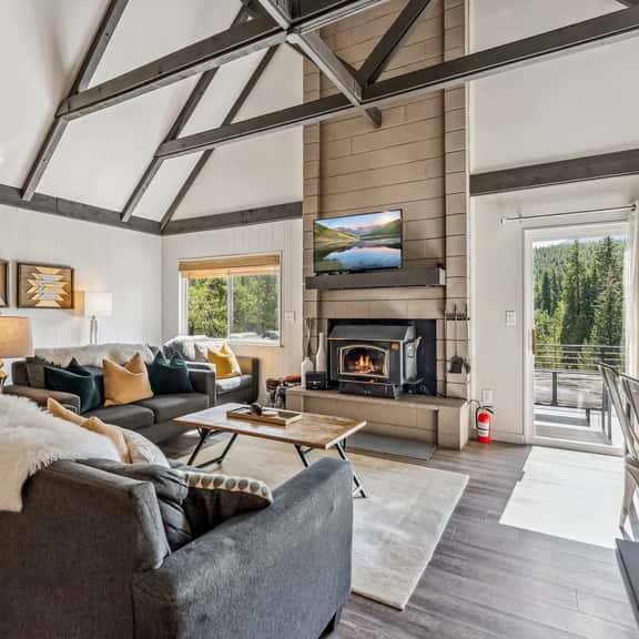 157 Wagon Rd - Image 1