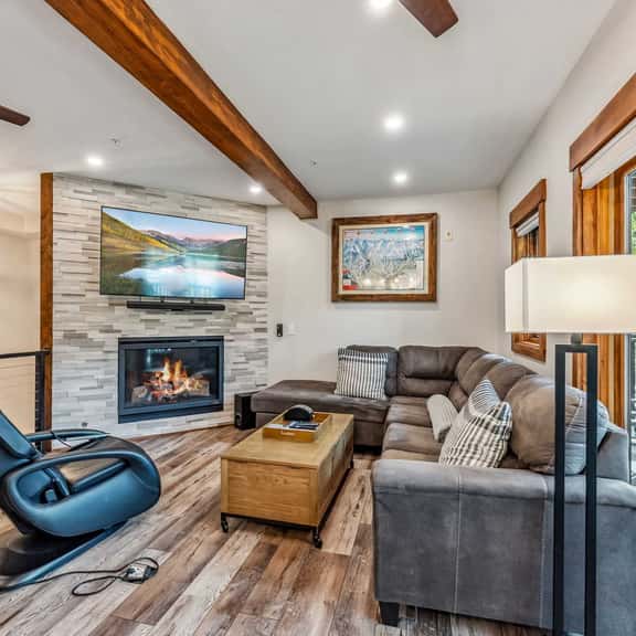 Twin Elk Lodge #10 - Image 1