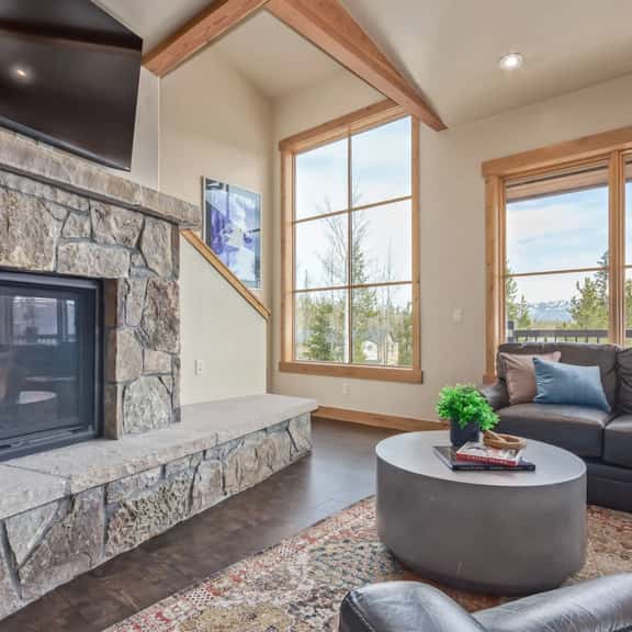 345 Lodgepole Cir - Image 1