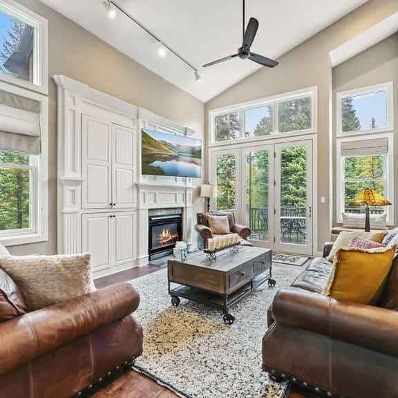 384 Settlers Dr - Image 1