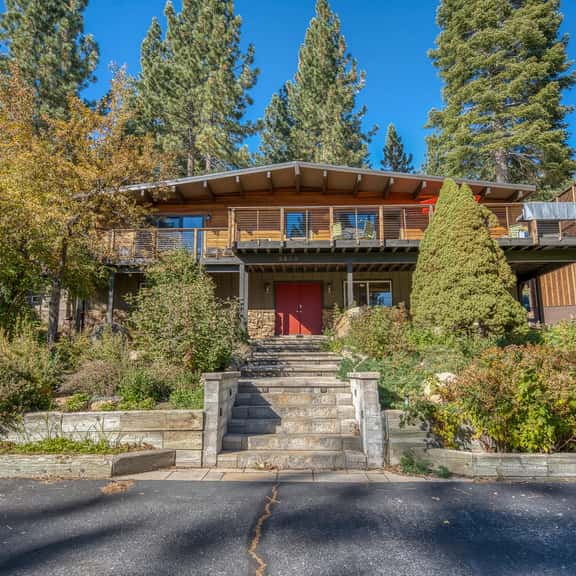 3265 Edgewater Dr - Image 1