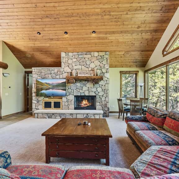 1946 Highlands Dr - Image 1
