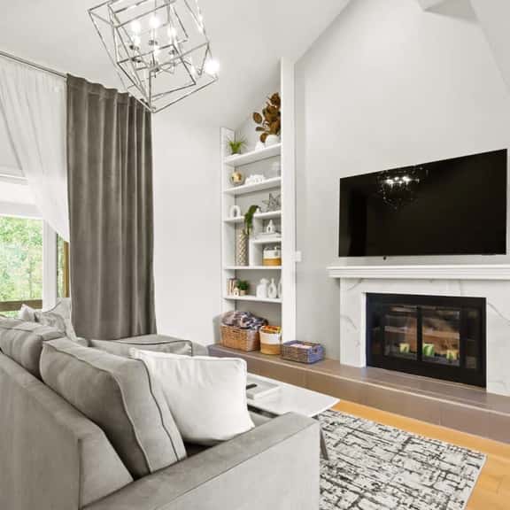222 N Side Cir - Image 1