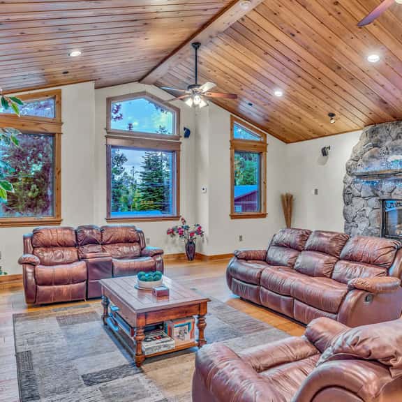 630 Tahoe Island Dr - Image 1