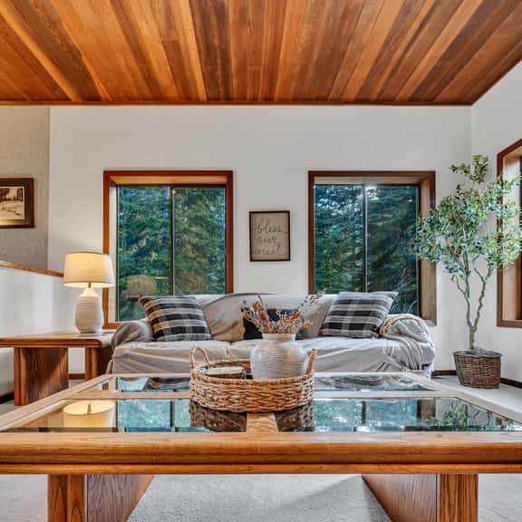 221 Shoreview Dr - Image 1