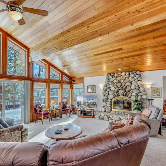 3185 Panorama Dr - Image 1