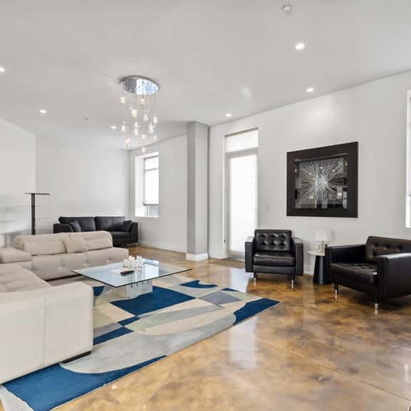 Skyline 200 – The Aristocrat - Image 1