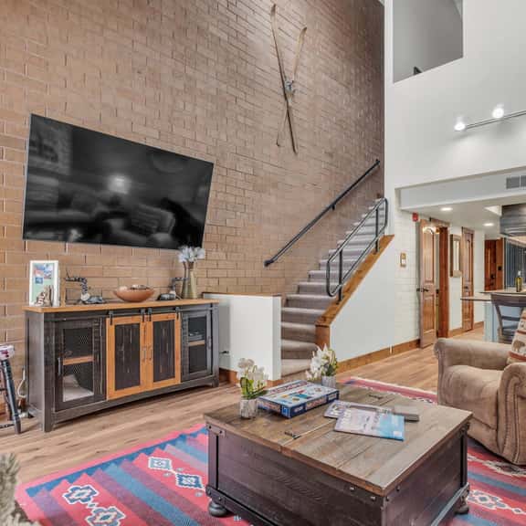Park Ave #250 - Image 1