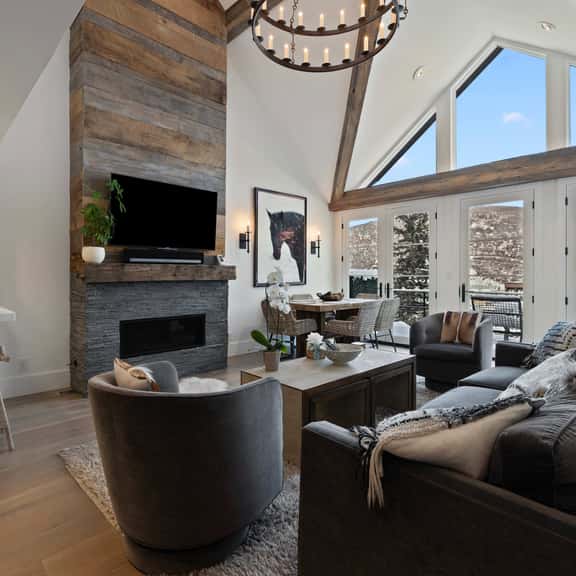 572 Woodside Ave - Image 1