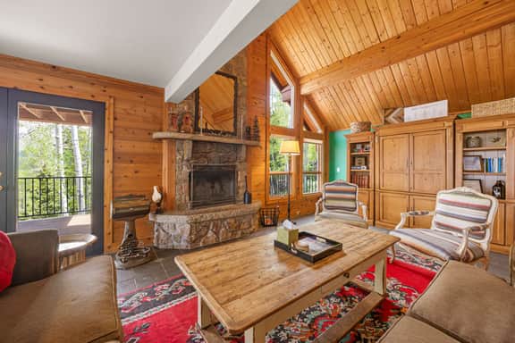 547 Wapiti Rd - Image 3
