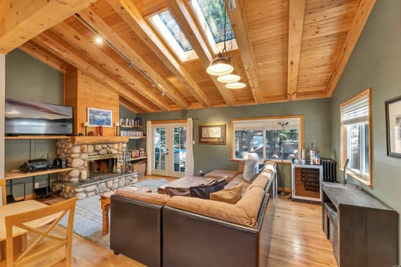 1302 Zurich Ln - Image 2