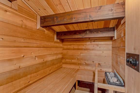 930 Sky Way - Image 4