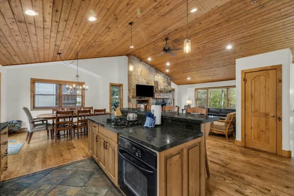 2146 Fenchurch Dr - Image 2