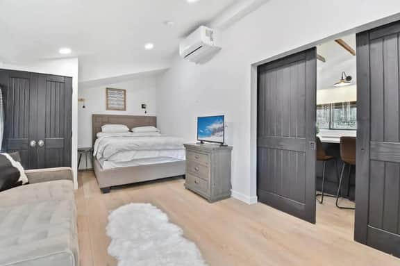 1144-58 Woodside - Image 4