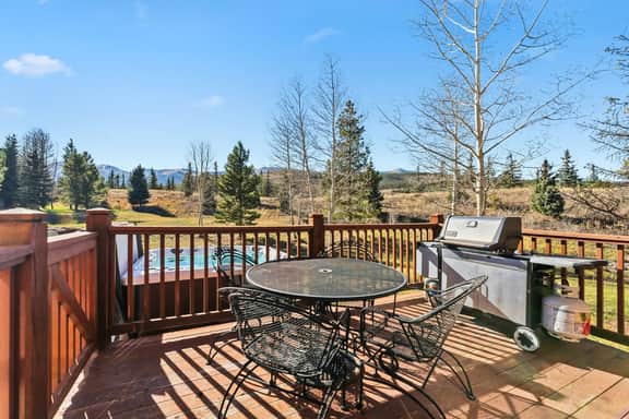 19 Oak Ln - Image 2