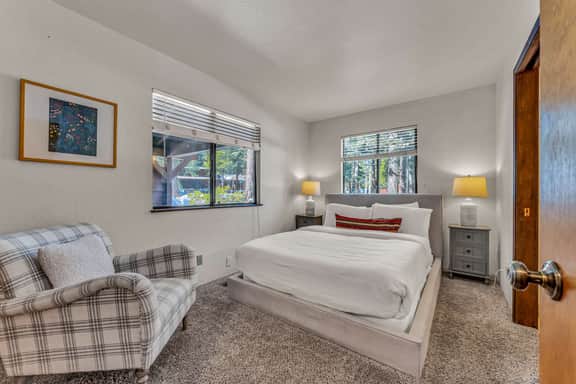 5555 Sahara Dr - Image 2
