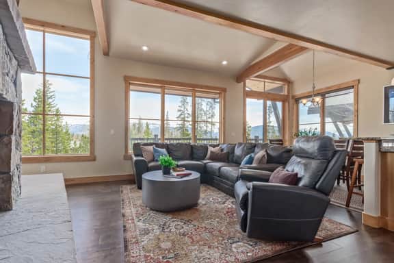345 Lodgepole Cir - Image 2