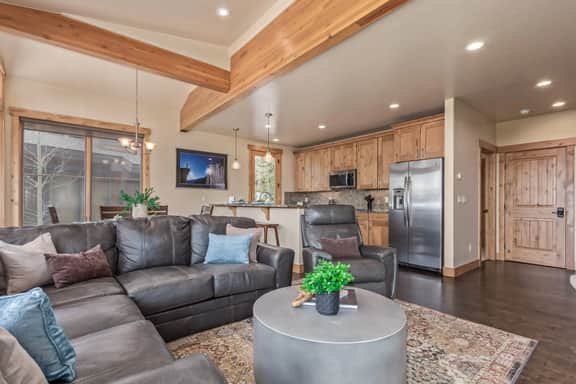 345 Lodgepole Cir - Image 3