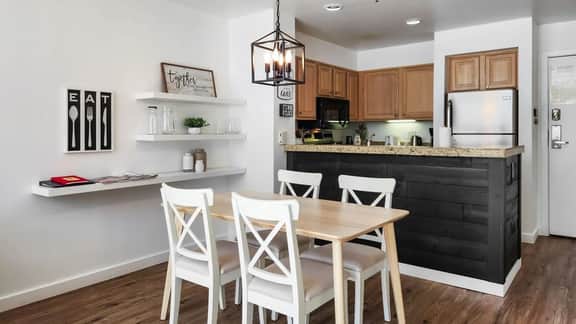Lakeshore #1529 - Image 3