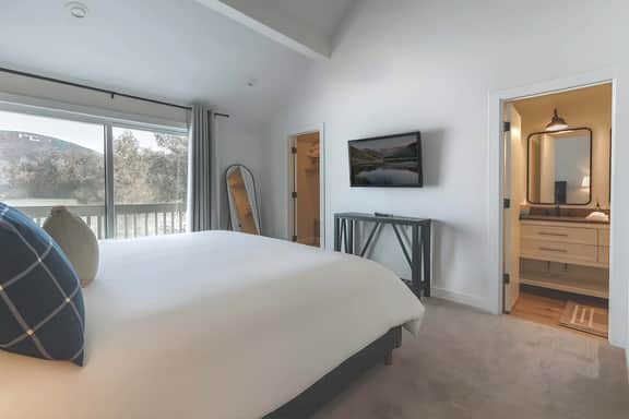 164 Dunlop Ct - Image 4