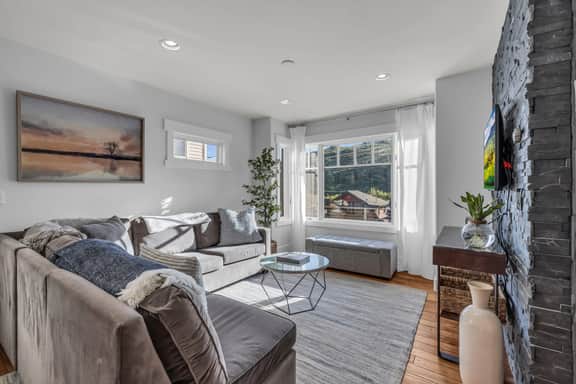 1039 Norfolk Ave - Image 2
