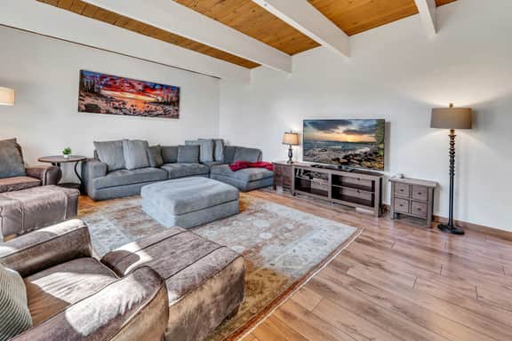 3265 Edgewater Dr - Image 4
