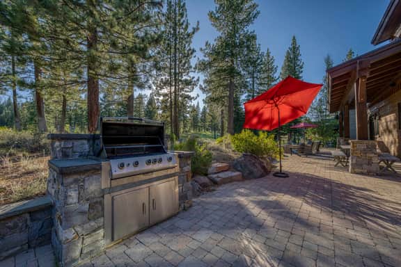 9380 Heartwood Dr - Image 3