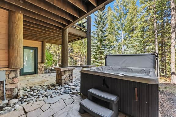 1946 Highlands Dr - Image 4
