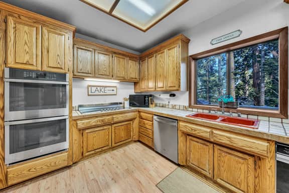 221 Shoreview Dr - Image 2
