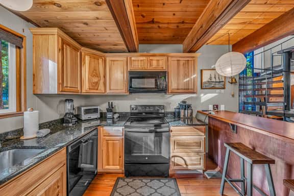 950 Pine Ridge - Image 4