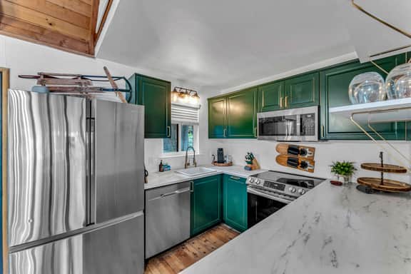 1770 Pine Ave - Image 5