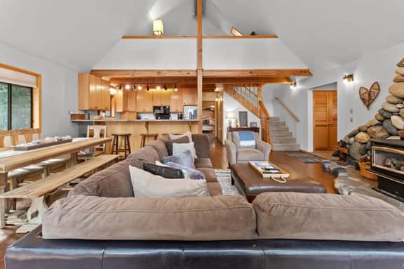 683 Midiron Ave - Image 2